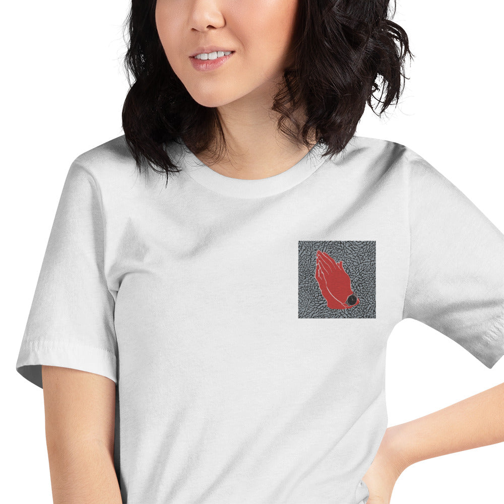 Express your style with the Air Pray embroidered t-shirt – where comfort meets inspiration. Shop now!